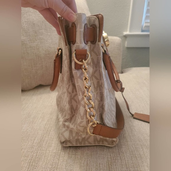 Michael Kors Large Hamilton Tote in Vanilla - Picture 8 of 9